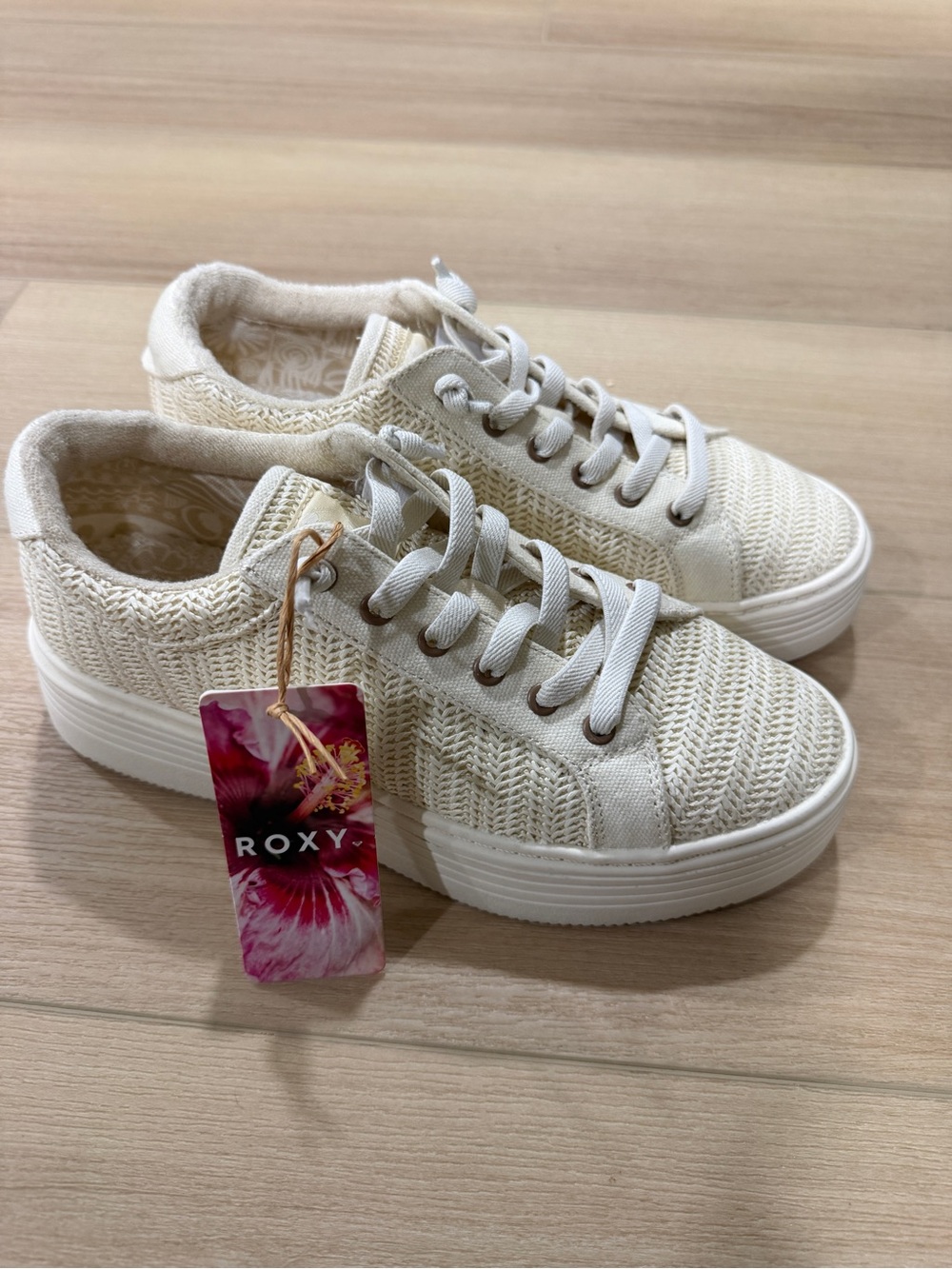 NWT Roxy Sheilahh 2.0 Platform Sneakers—Size 8